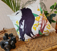 Load image into Gallery viewer, magpie_cushion_cover_australian_bird_ozart
