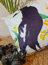Load image into Gallery viewer, australian magpie_souvenir_cushoin_cover_ozart
