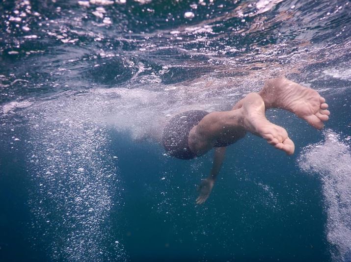 the_feet_of_theOcean_swimmer_manly_beach_sydney